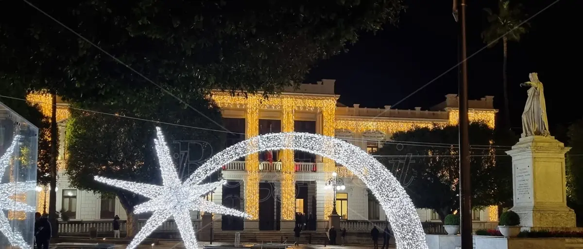 Reggio, festività natalizie all’insegna della sobrietà. E senza i soldi promessi dalla Regione