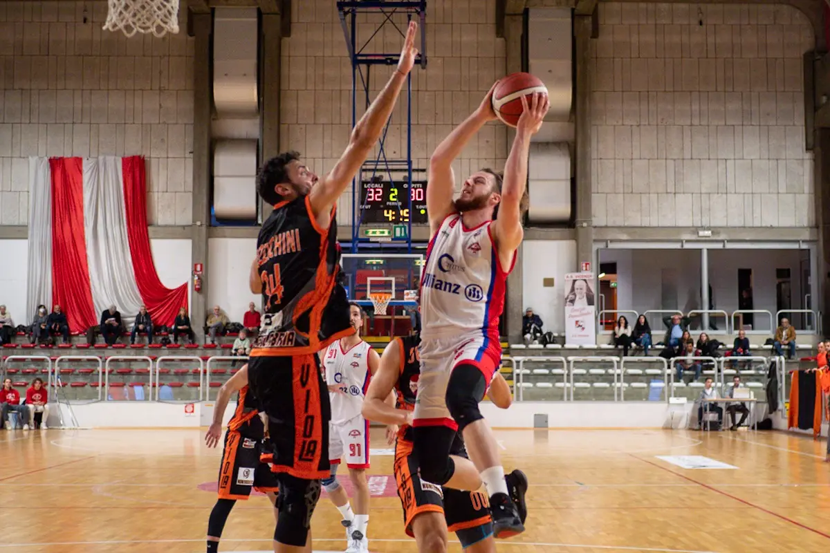 Basket, la Viola non si sblocca in trasferta: Vicenza vince 69-57