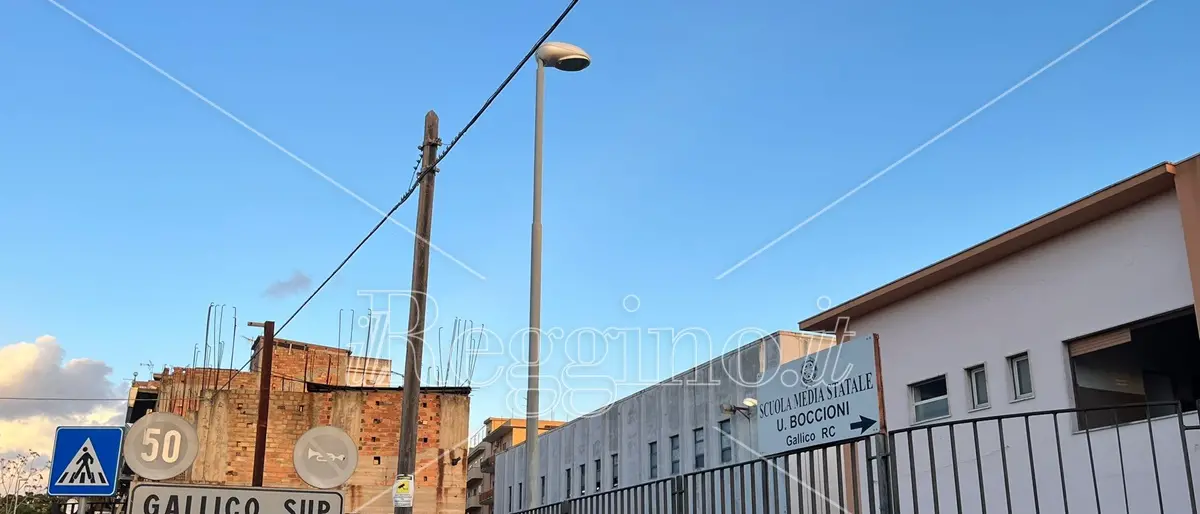 Migranti a Reggio, palestra di Gallico sovraffollata - VIDEO