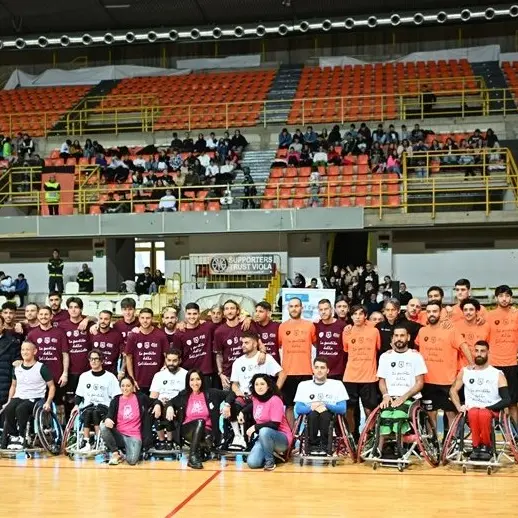 Partita della solidarietà, è festa al Palacalafiore: oltre 2500 studenti sugli spalti