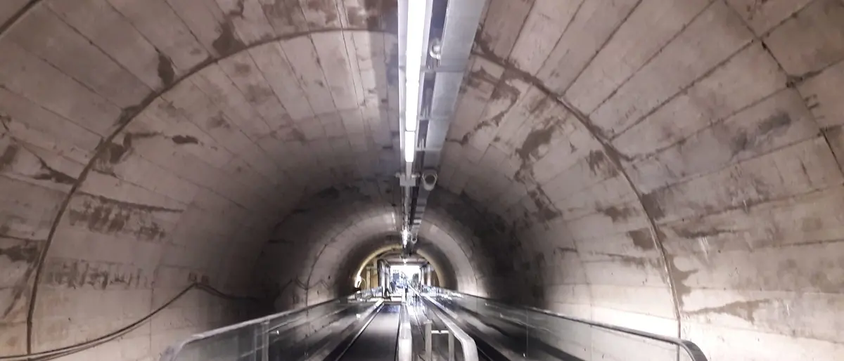 Tapis roulant a Reggio, al lavoro per il collaudo dell'ascensore – FOTO