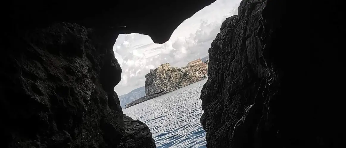 Scilla, il fascino delle grotte del Mito strega escursionisti e appassionati