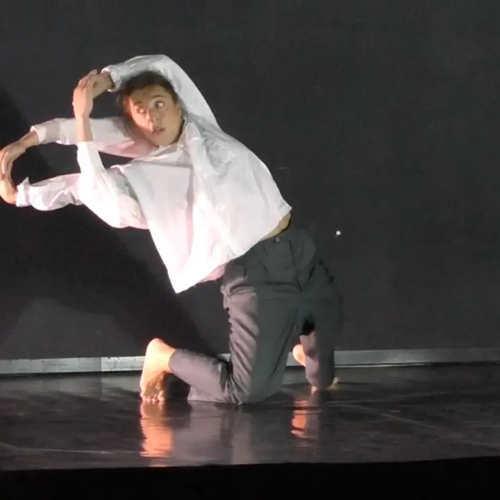 Locri a teatro, incanta e stupisce l’arte della compagnia Oltrenotte