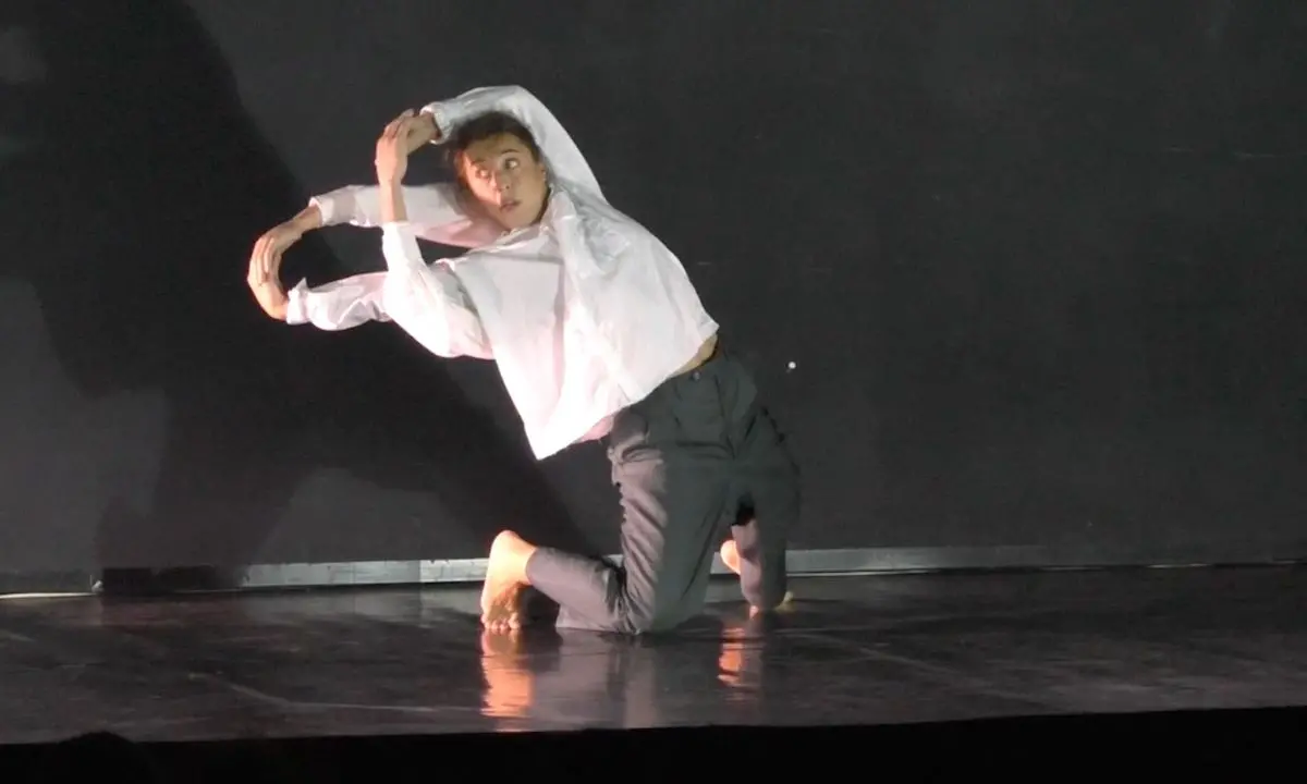 Locri a teatro, incanta e stupisce l’arte della compagnia Oltrenotte