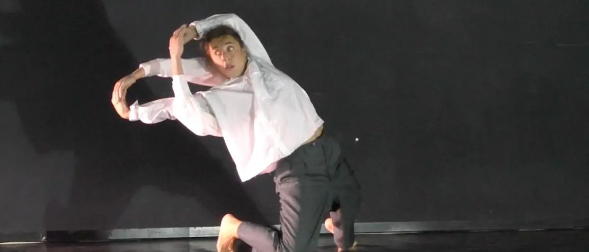 Locri a teatro, incanta e stupisce l’arte della compagnia Oltrenotte