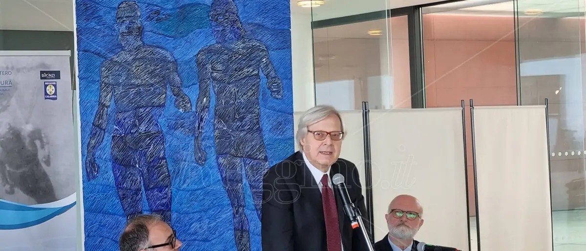 Bronzi di Riace, Sgarbi: «Li vidi nel 1972 e da allora sono la mia luce» - VIDEO