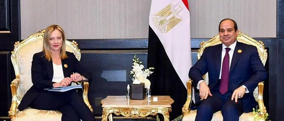 Vertice in Egitto, Meloni incontra El-Sisi: «Attenzione su Regeni e Zaki»