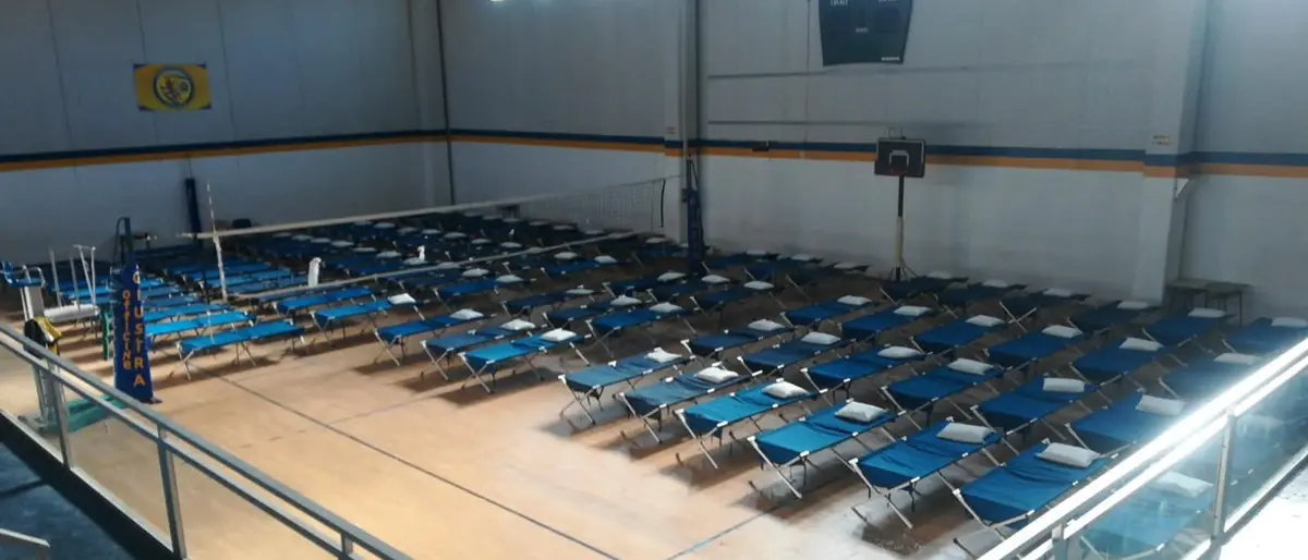 Reggio, da Roccella trasferiti nella notte a Gallico 85 migranti