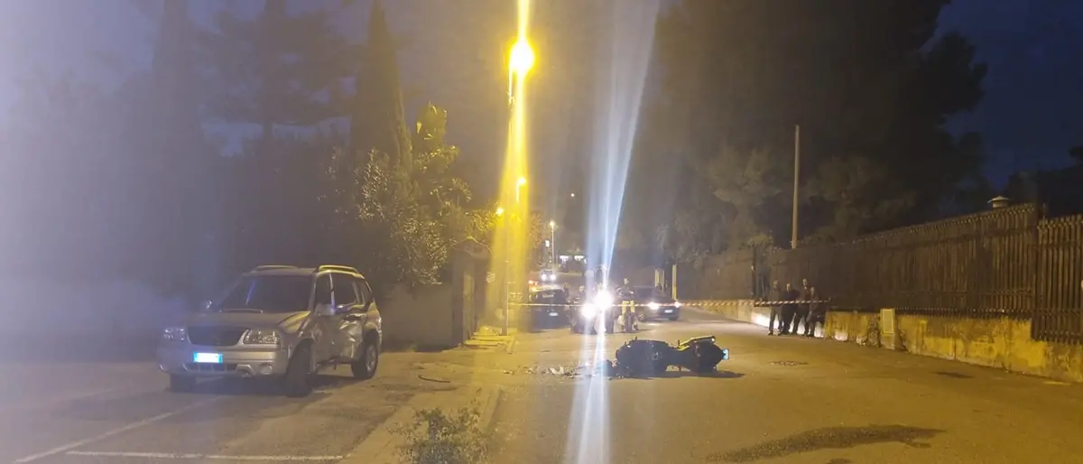 Incidente a Reggio, scontro tra auto e moto: 60enne in prognosi riservata