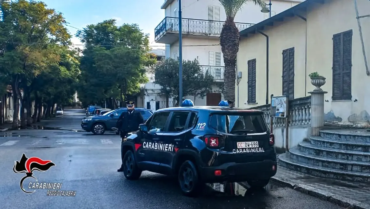 Reggio, evade dai domiciliari per svaligiare appartamenti: arrestato
