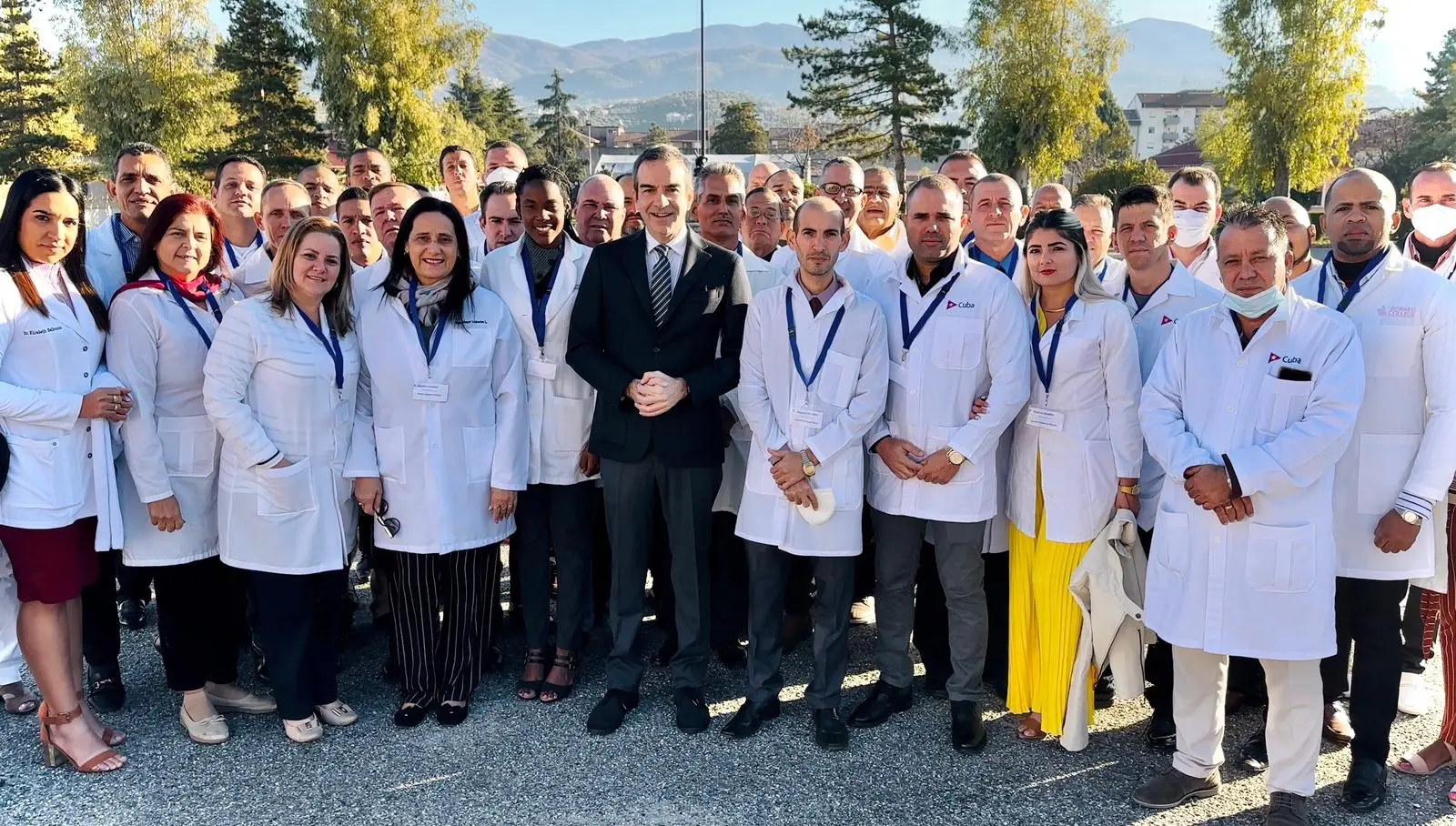 Occhiuto ai medici cubani: «C'è bisogno di voi nei nostri ospedali, grazie di essere qui» - VIDEO
