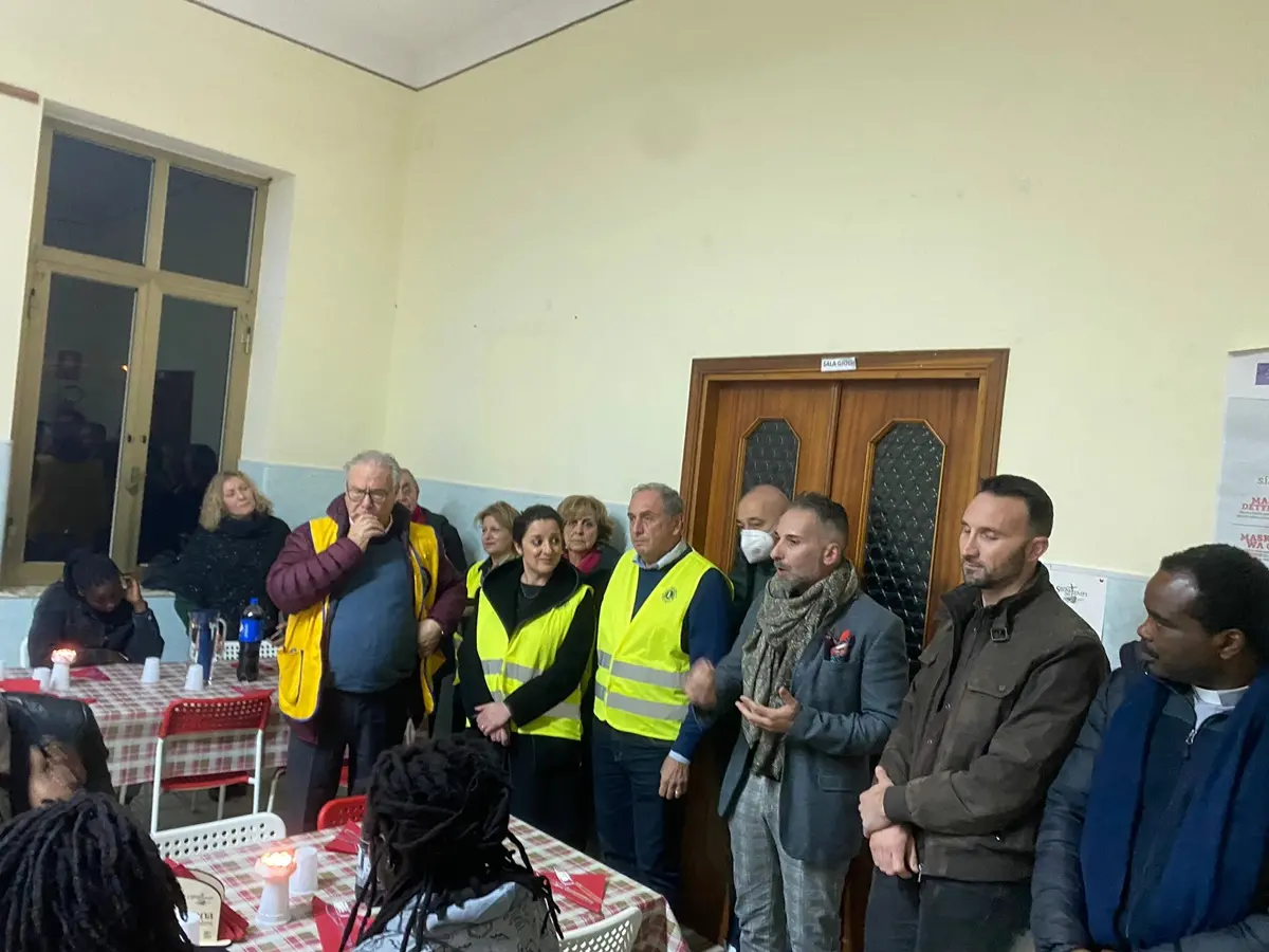 San Ferdinando, ieri la cena solidale per i migranti della tendopoli
