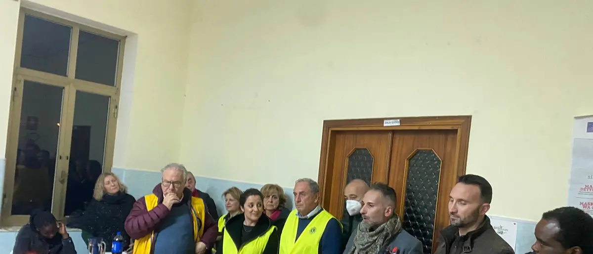 San Ferdinando, ieri la cena solidale per i migranti della tendopoli