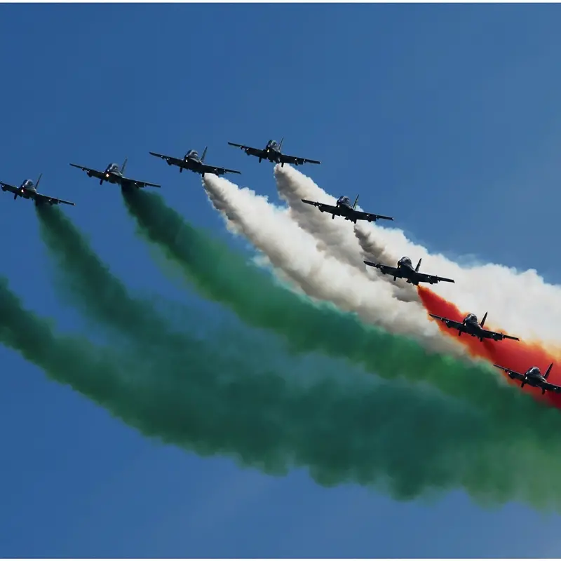 Reggio, presentazione del Festival dell'Aria con le esibizioni delle Frecce Tricolori