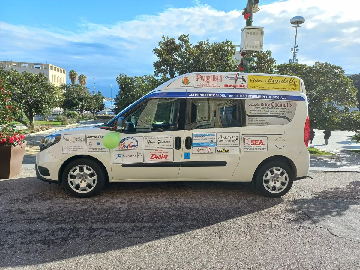 Messina, consegnato il secondo veicolo per persone con ridotta mobilità