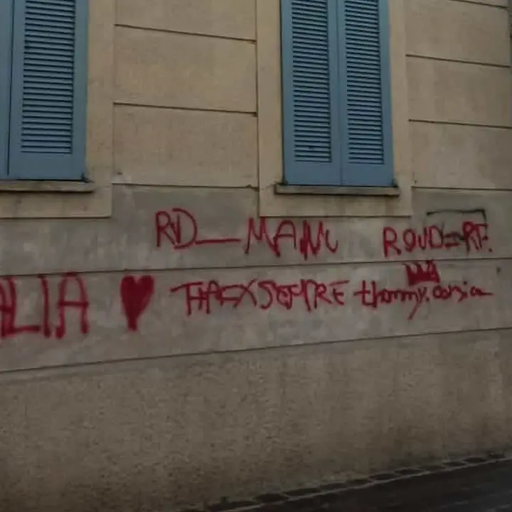 ‘Ndrangheta al Nord, una scritta per il boss Papalia sul muro della chiesa di Corsico