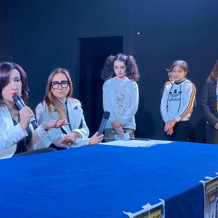 Locri, il magistrato Anna Maria Frustaci incontra gli studenti della scuola media