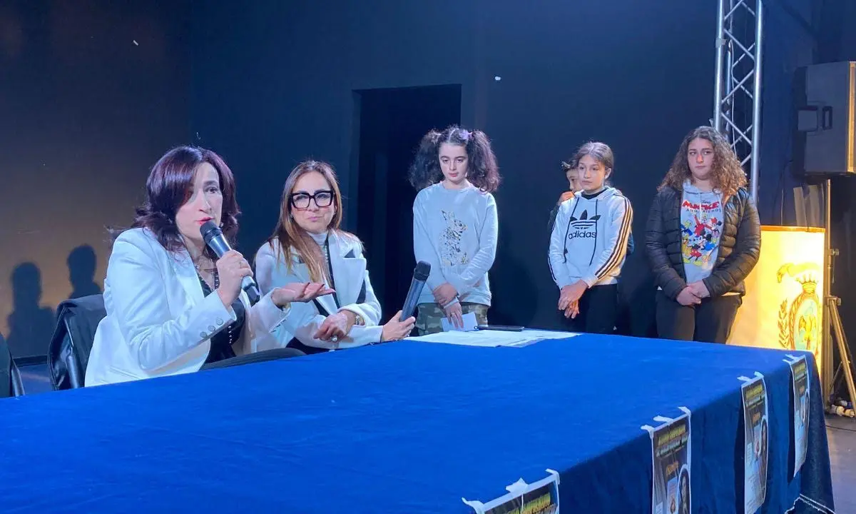 Locri, il magistrato Anna Maria Frustaci incontra gli studenti della scuola media