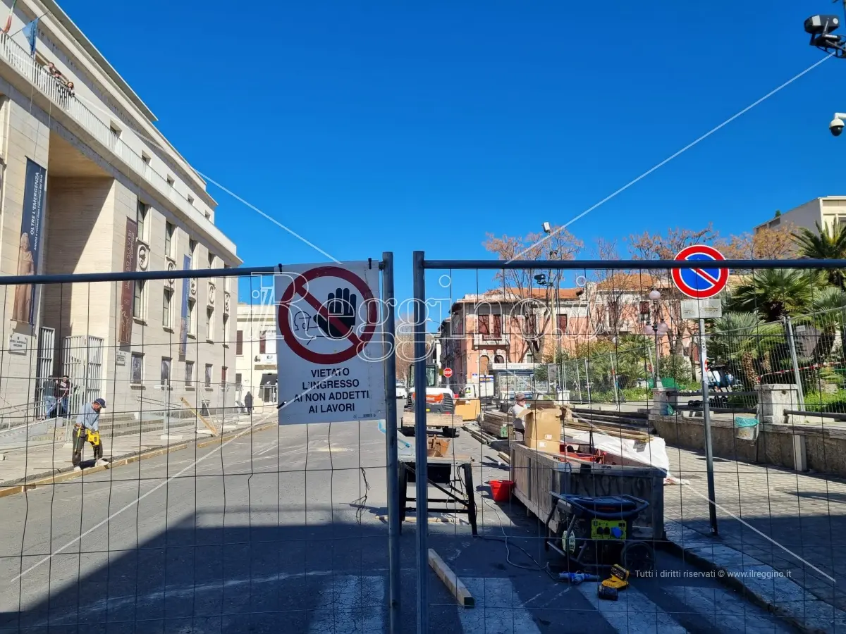 Piazza De Nava a Reggio, il Segretariato regionale: «I ritrovamenti non pregiudicano la prosecuzione dei lavori»