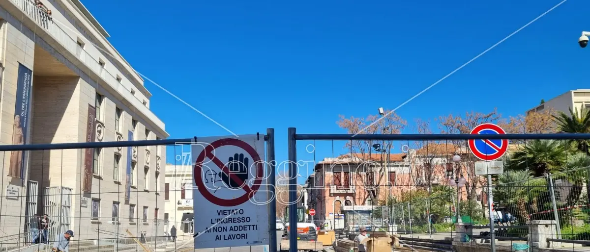 Piazza De Nava a Reggio, il Segretariato regionale: «I ritrovamenti non pregiudicano la prosecuzione dei lavori»