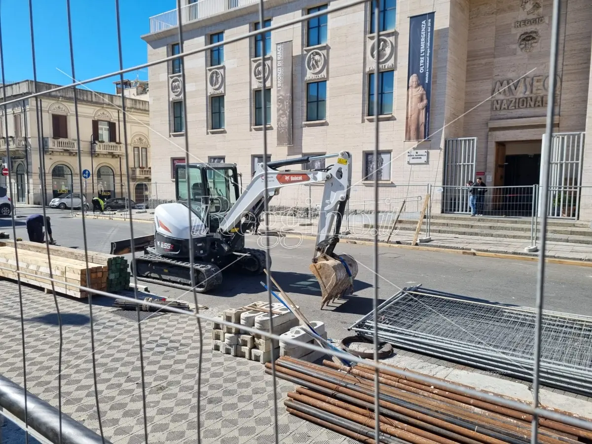 Restyling di piazza De Nava, Brunetti: «Finalmente». Ma il Comitato promette: «Faremo i nomi dei responsabili»
