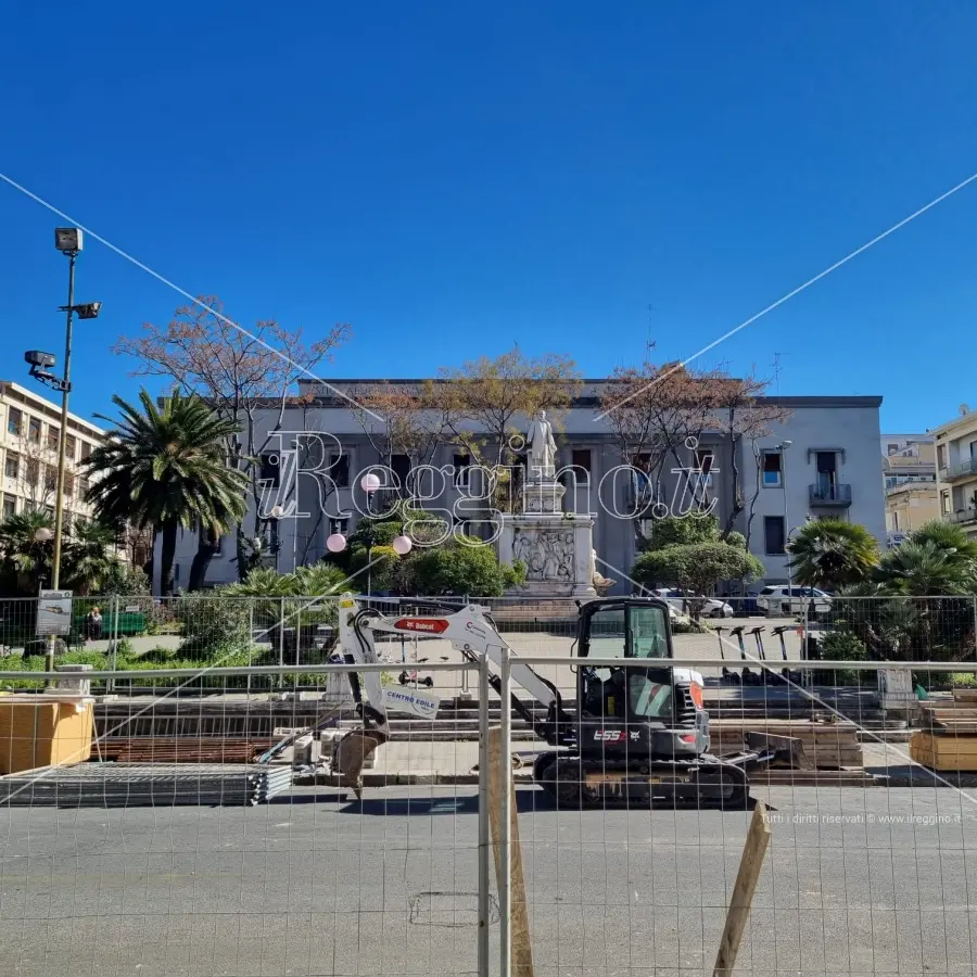 Piazza De Nava a Reggio, il Comitato: «È ancora possibile modificare il progetto»