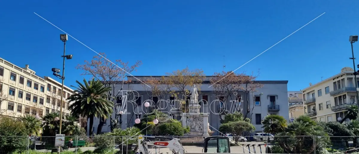 Piazza De Nava a Reggio, il Comitato: «È ancora possibile modificare il progetto»