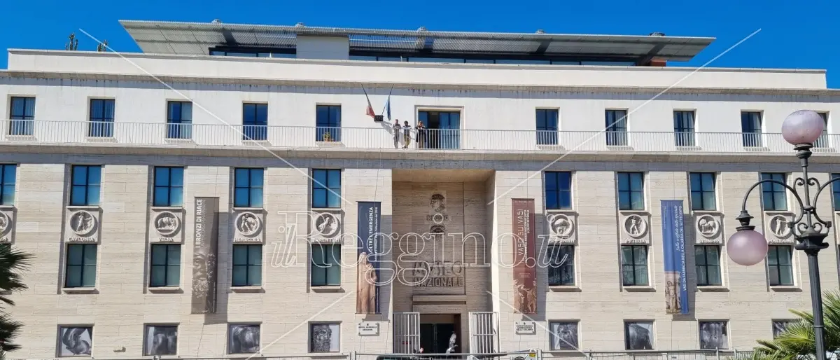 Reggio, iniziati i lavori di restyling a piazza De Nava - VIDEO E FOTOGALLERY