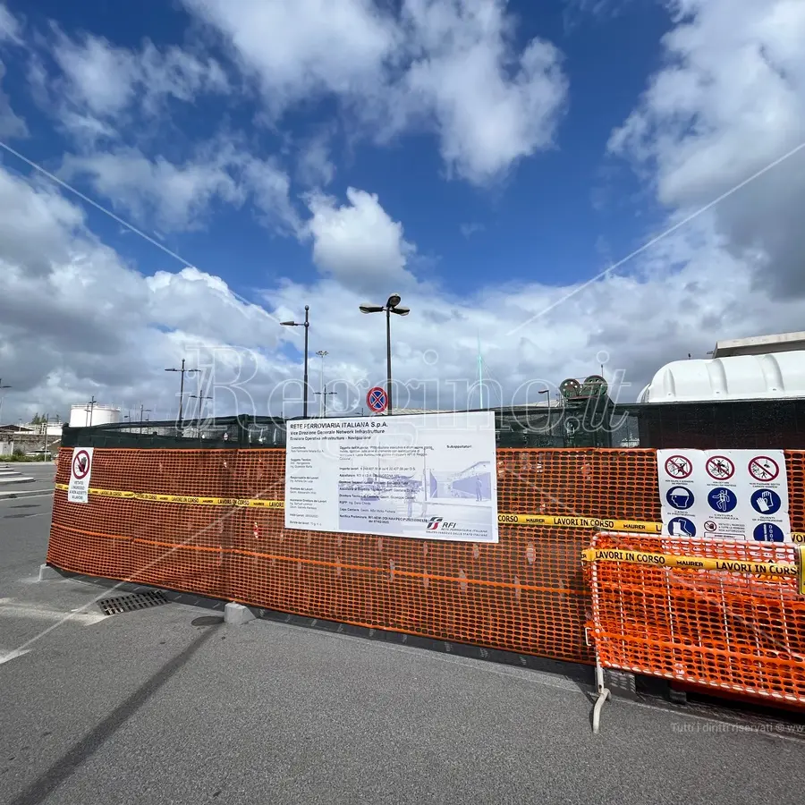 Reggio, in corso il restyling dell’ingresso della stazione marittima - FOTO
