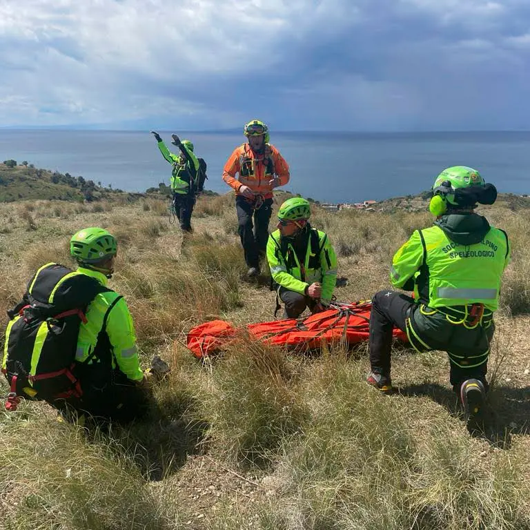 Soccorso Alpino e Reparto Volo della Polizia in addestramento congiunto a Reggio