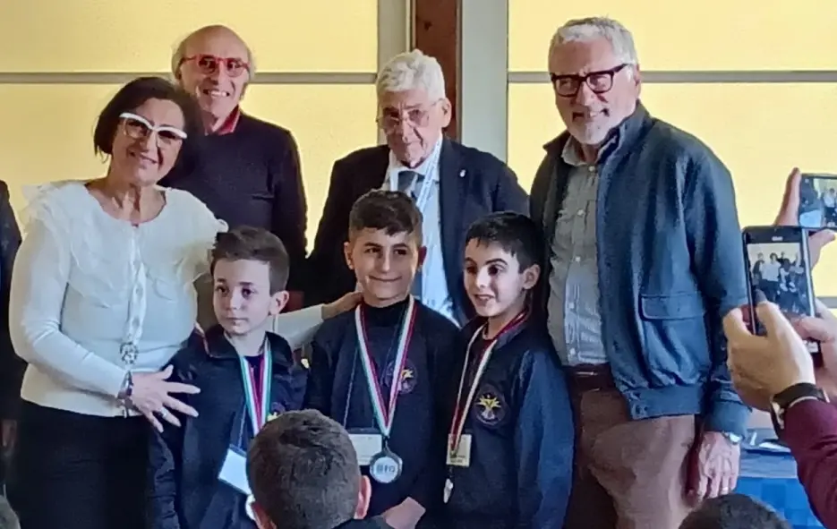Reggio, gli alunni del “Catanoso-De Gasperi” alla finale dei Giochi scolastici di dama