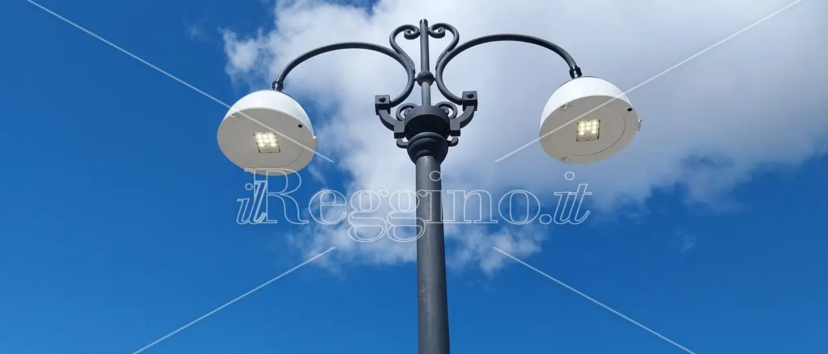 Lungomare Falcomatà a Reggio, nuovi lampioni in fase sperimentale