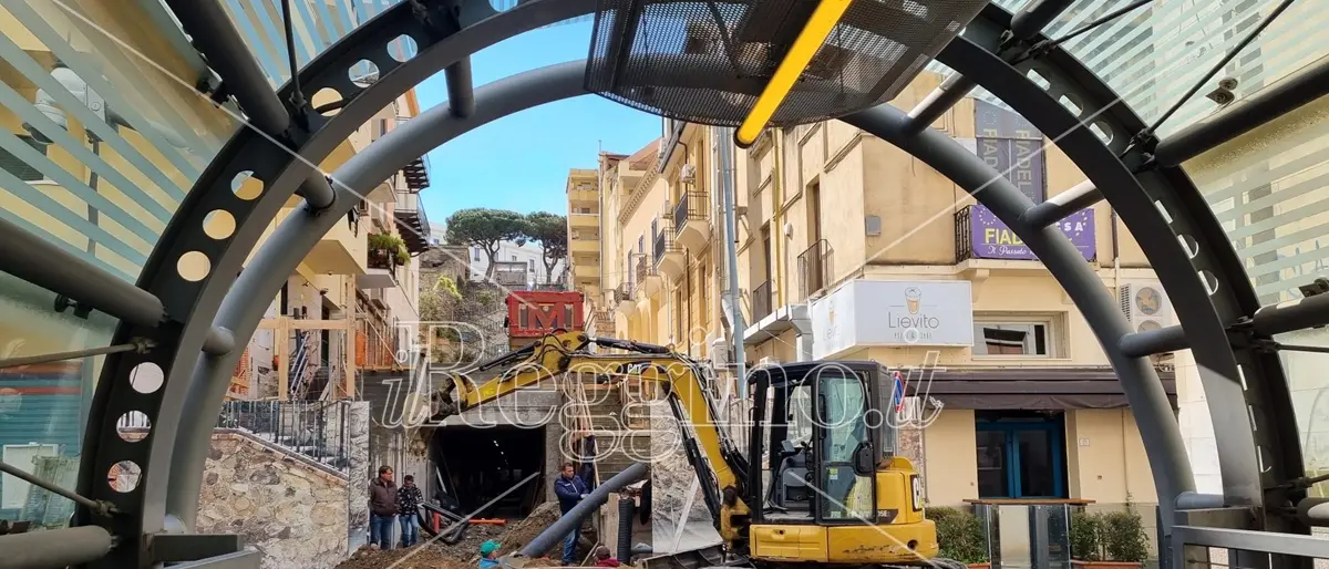 Tapis roulant a Reggio, stop al passaggio in via Filippini