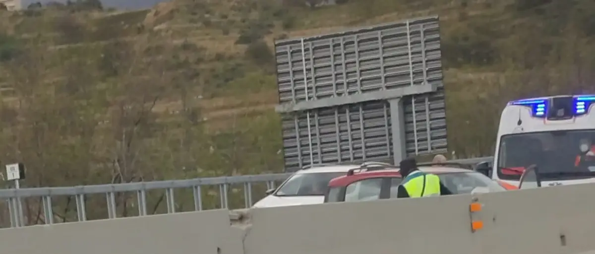 Reggio, incidente tra gli svincoli di Catona e Campo Calabro