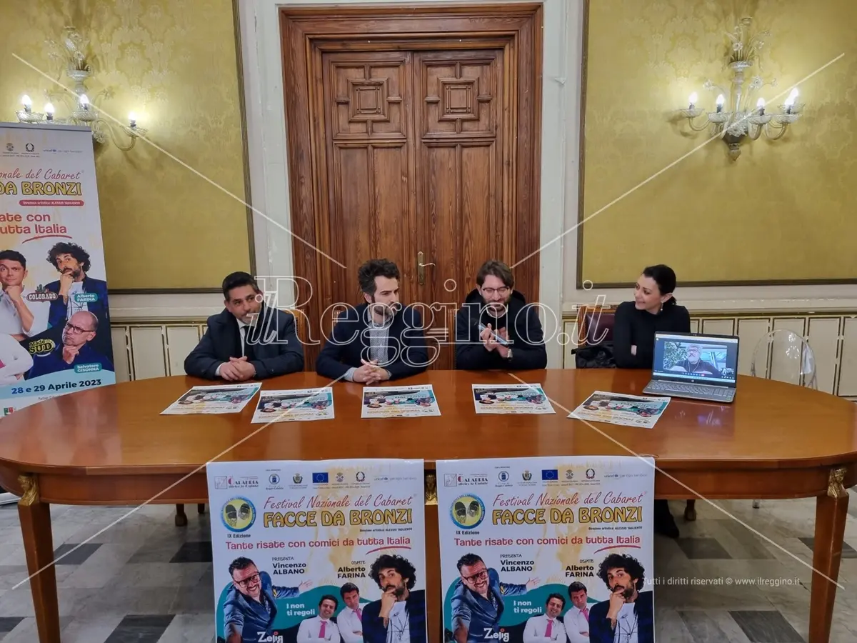 “Facce da bronzi 2023” a Reggio, il Cilea trampolino di lancio per i futuri comici - VIDEO