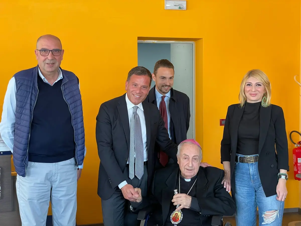 Reggio, l'associazione Portatori della Vara conferisce onoreficenza all'Atam