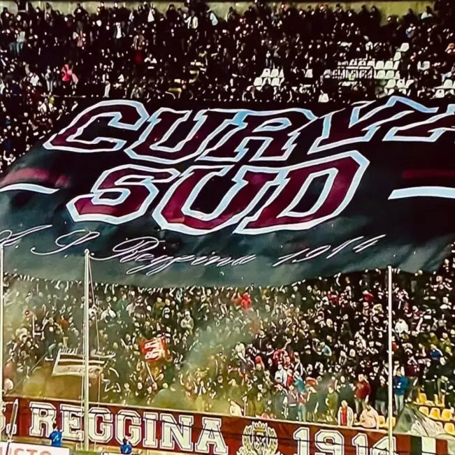 CA…LCI NOSTRI | Tre punti d’oro tra olive e sala(d)ini. E fuori lo stadio tutto è… campagna elettorale