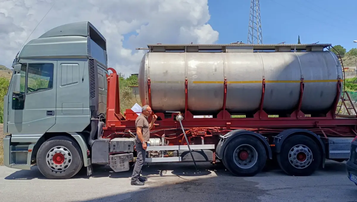 Bova Marina, emergenza idrica: autobotte sul posto per il rifornimento