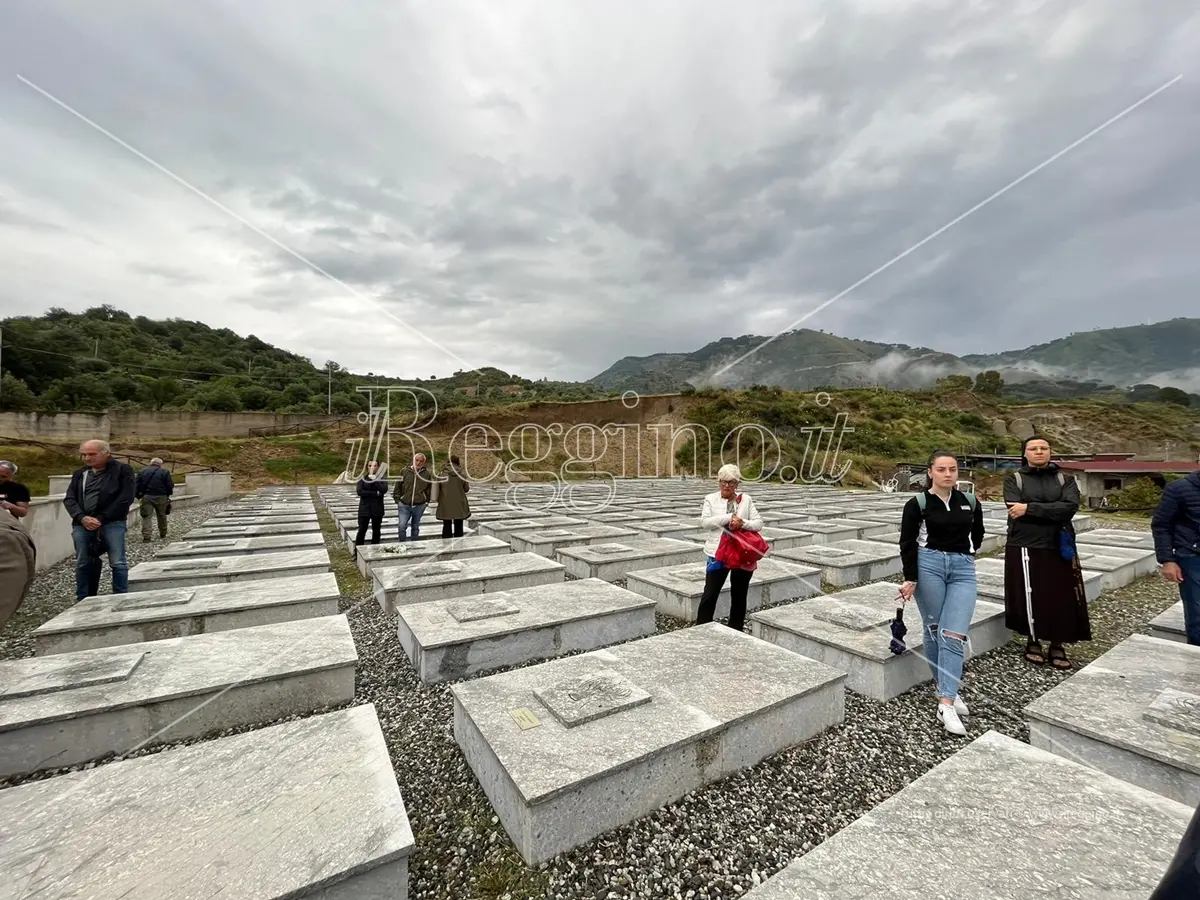 Reggio commemora le vittime delle migrazioni, il vescovo Morrone: «Qui nessuno è straniero» -VIDEO