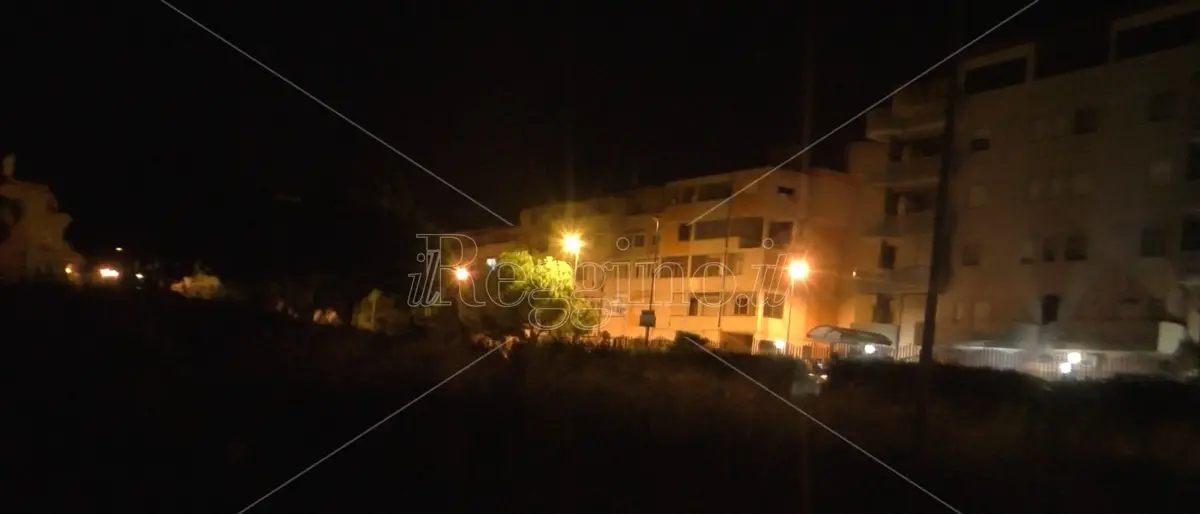 Reggio, ancora avvolto dall’oscurità parte del Rione Marconi … nonostante gli interventi dell’Enel - FOTO e VIDEO