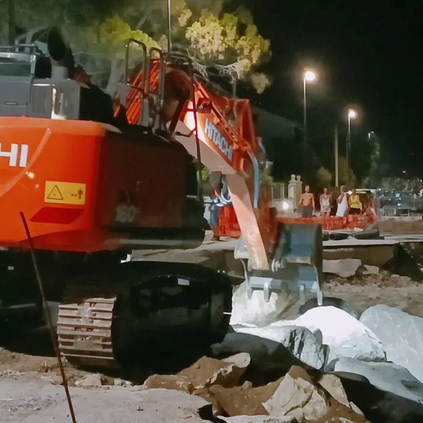 Bova Marina, sul lungomare si lavora anche di notte