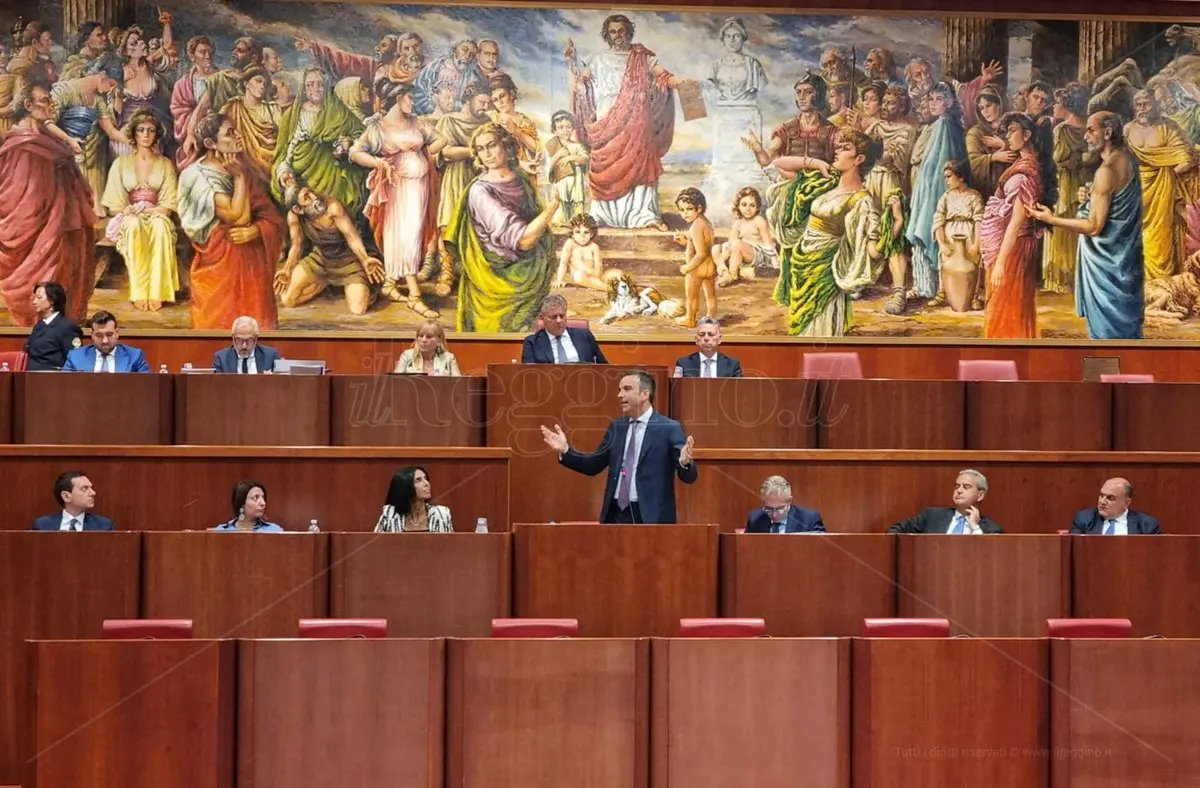 Consiglio regionale, via alla discussione sui Consorzi. Occhiuto: «Rimango presidente se posso cambiare le cose»