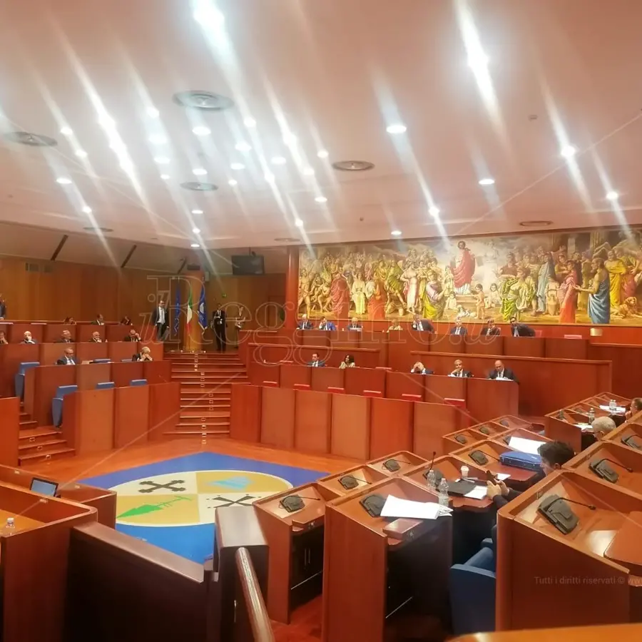 Consorzio di Bonifica, Occhiuto fa l’en plein: toglie la fiducia e raccoglie 23 voti, con Afflitto (M5S) e Laghi (deMa)