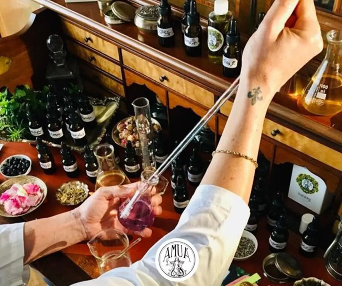 STORIE DI ARTI & MESTIERI| Taerre d’Amuà, la Calabria inebriante dell’alchimista dei sensi Antonio Familiari