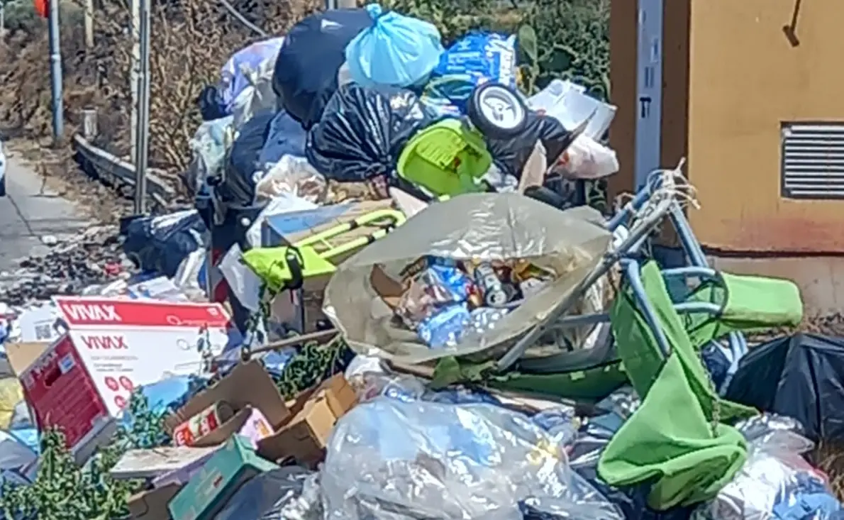 Mosorrofa, dopo l'emergenza incendi, torna l'emergenza rifiuti