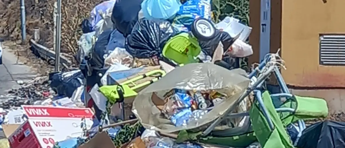 Mosorrofa, dopo l'emergenza incendi, torna l'emergenza rifiuti