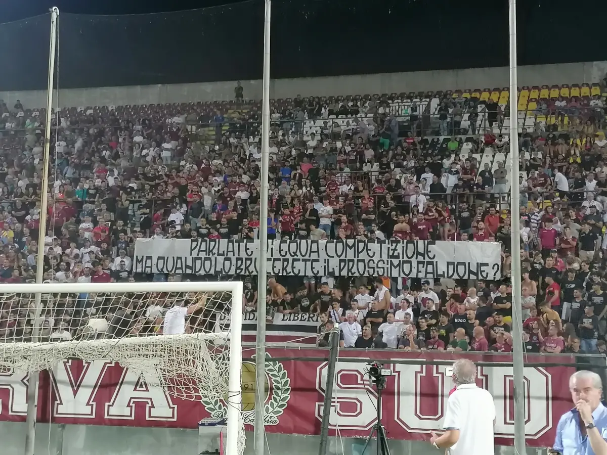 Reggina, l’orgoglio amaranto di scena al Granillo: «Il 29 agosto tutti a Roma»