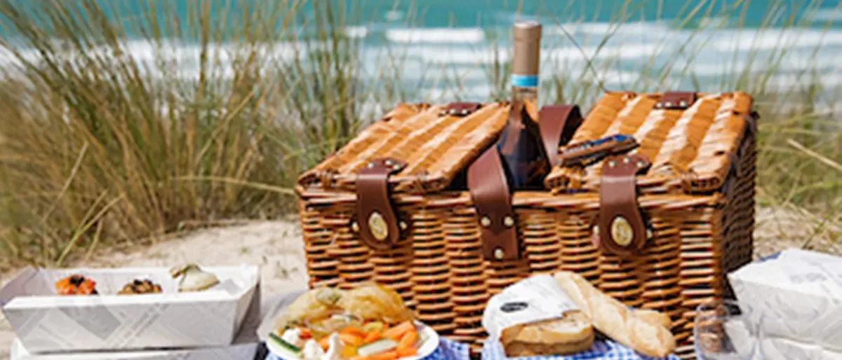 Caro prezzi, Coldiretti: «Dalla caprese alle polpette, torna il pranzo a sacco in spiaggia»