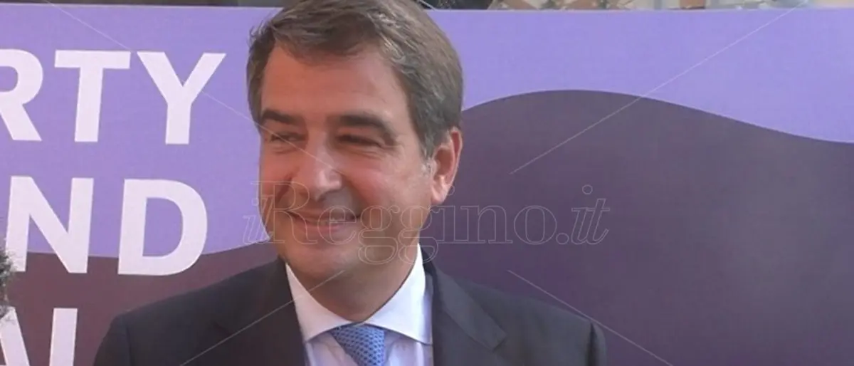 Pnrr, Ponte e immigrazione: il Ministro Fitto esalta il Mediterraneo e la sua centralità