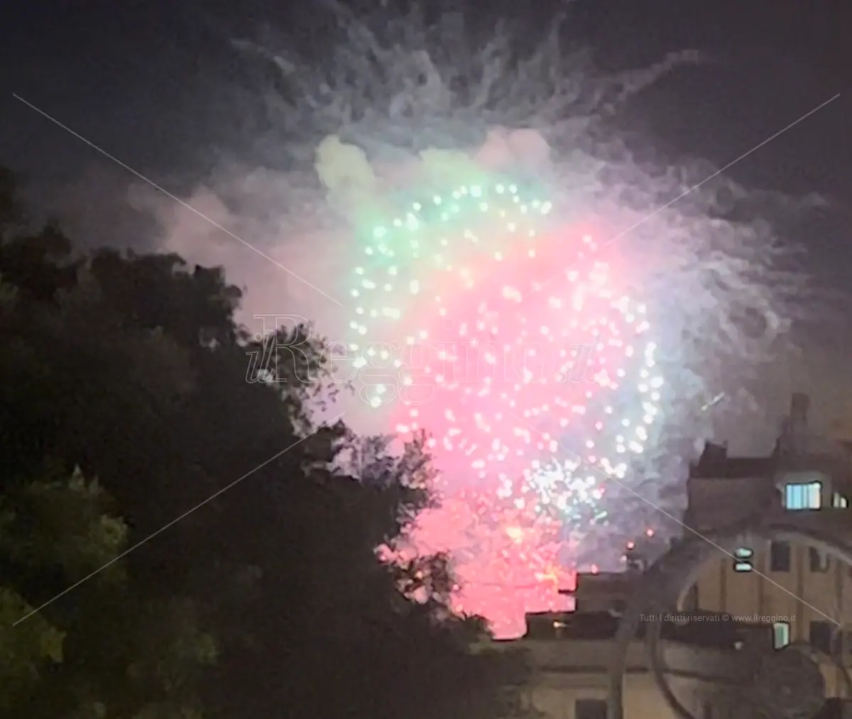 Reggio, anche fuochi d’artificio Tricolori nel giorno della \"passeggiata\" della Madonna della Consolazione - VIDEO